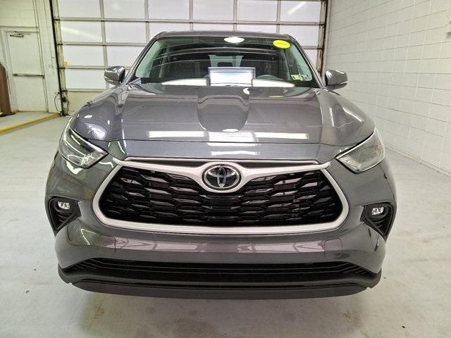used 2022 Toyota Highlander car, priced at $33,900
