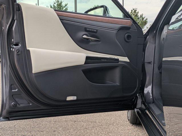 new 2025 Lexus ES 350 car, priced at $46,107