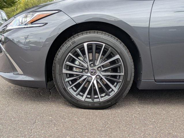 new 2025 Lexus ES 350 car, priced at $46,107