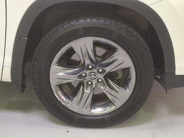 used 2019 Toyota Highlander car, priced at $28,100