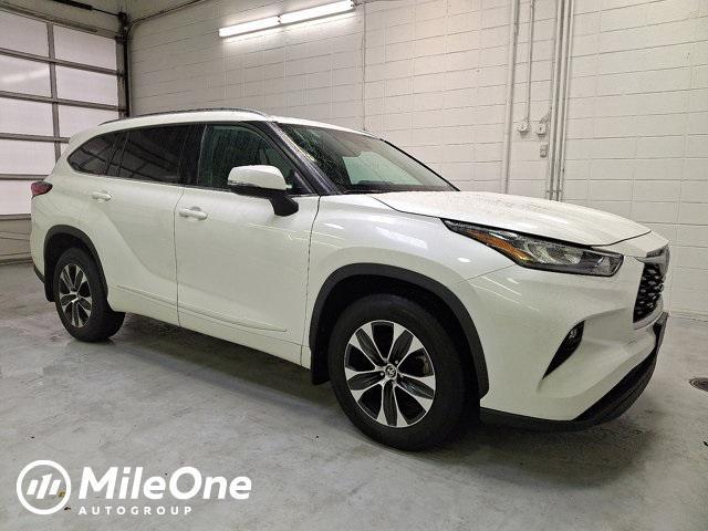 used 2020 Toyota Highlander car, priced at $27,400