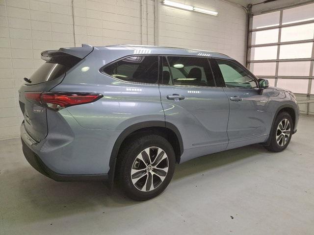 used 2020 Toyota Highlander Hybrid car, priced at $30,800