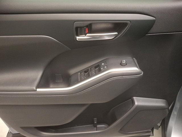 used 2020 Toyota Highlander Hybrid car, priced at $30,800