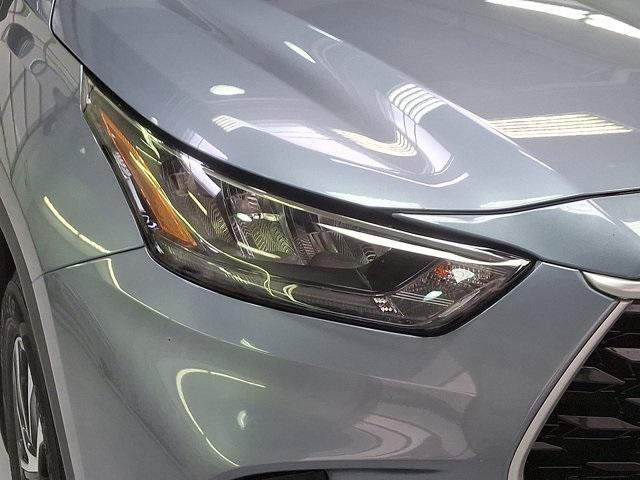 used 2020 Toyota Highlander Hybrid car, priced at $30,800