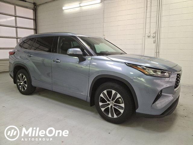 used 2020 Toyota Highlander Hybrid car, priced at $30,800
