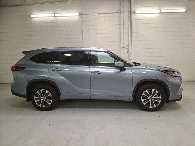 used 2020 Toyota Highlander Hybrid car, priced at $30,800