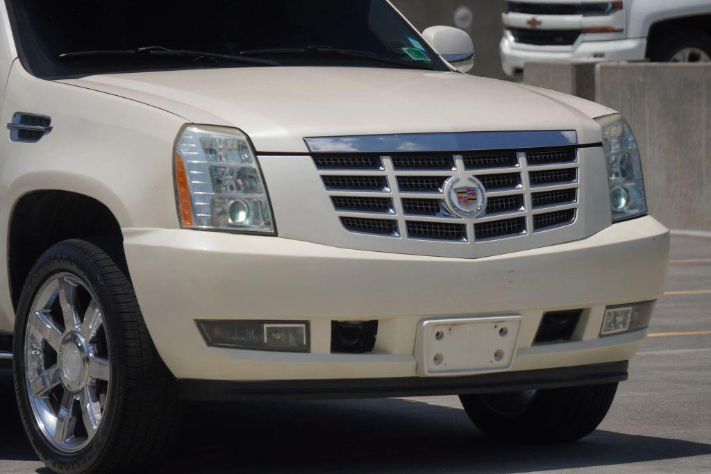 used 2008 Cadillac Escalade car, priced at $7,650