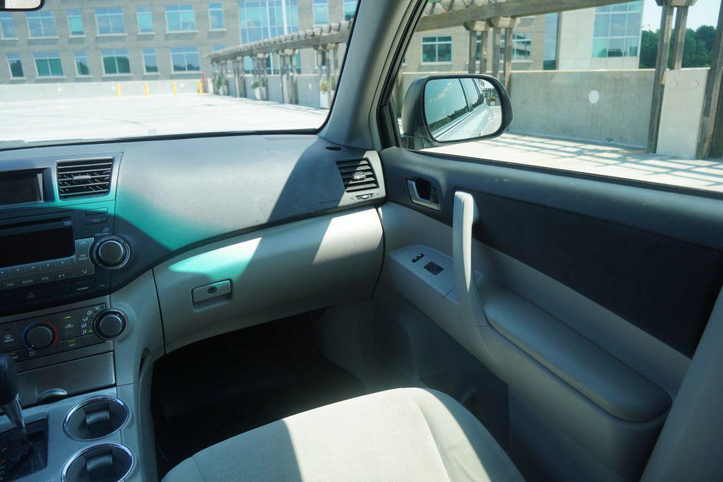 used 2012 Toyota Highlander Hybrid car, priced at $15,795