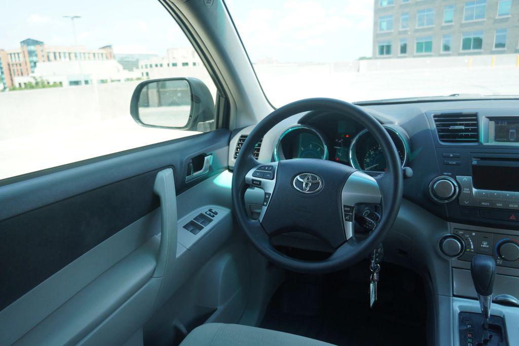 used 2012 Toyota Highlander Hybrid car, priced at $15,795