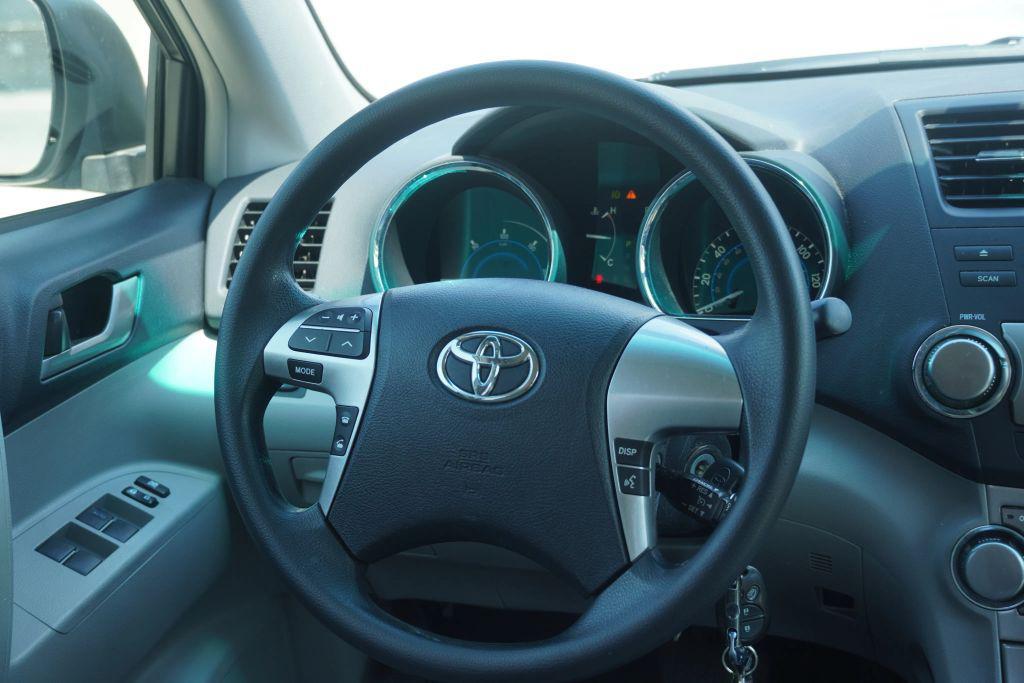 used 2012 Toyota Highlander Hybrid car, priced at $15,795