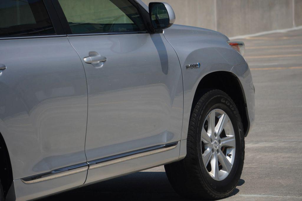 used 2012 Toyota Highlander Hybrid car, priced at $15,995