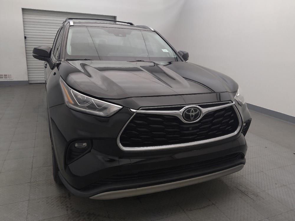 used 2021 Toyota Highlander car, priced at $30,295