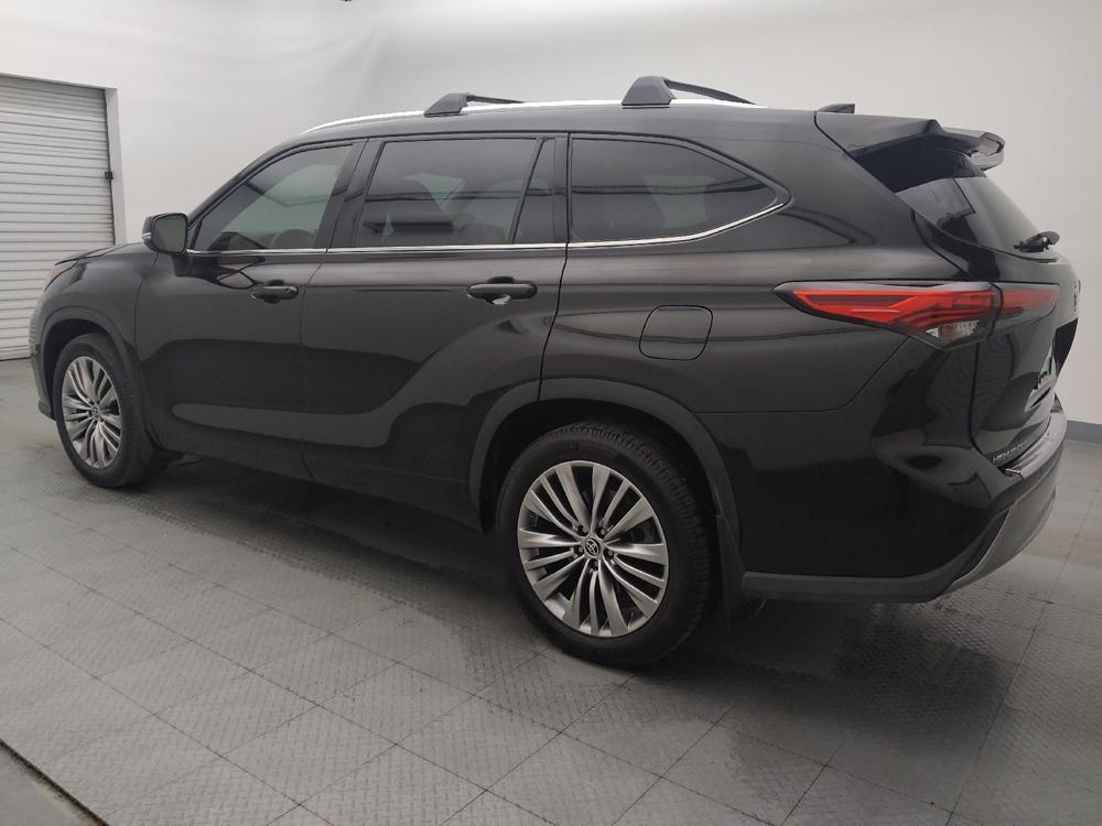 used 2021 Toyota Highlander car, priced at $30,295