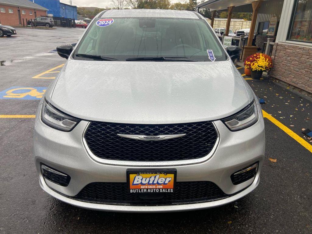 used 2024 Chrysler Pacifica car, priced at $31,975