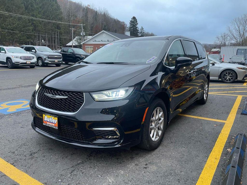 used 2024 Chrysler Pacifica car, priced at $30,975
