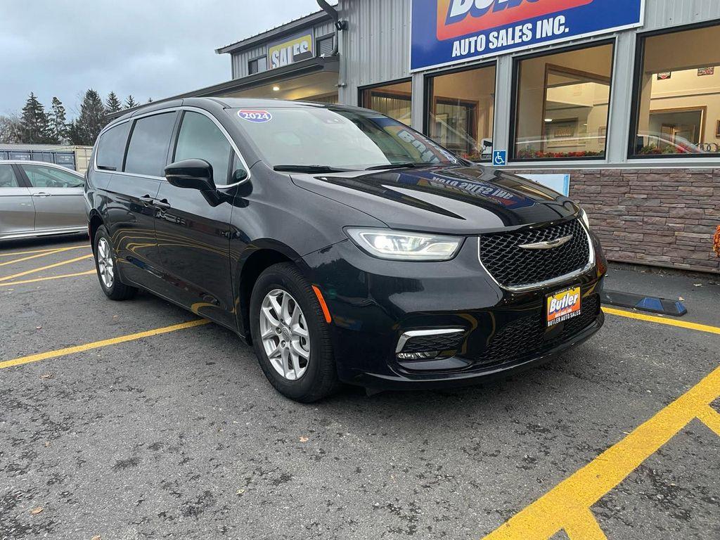 used 2024 Chrysler Pacifica car, priced at $30,975