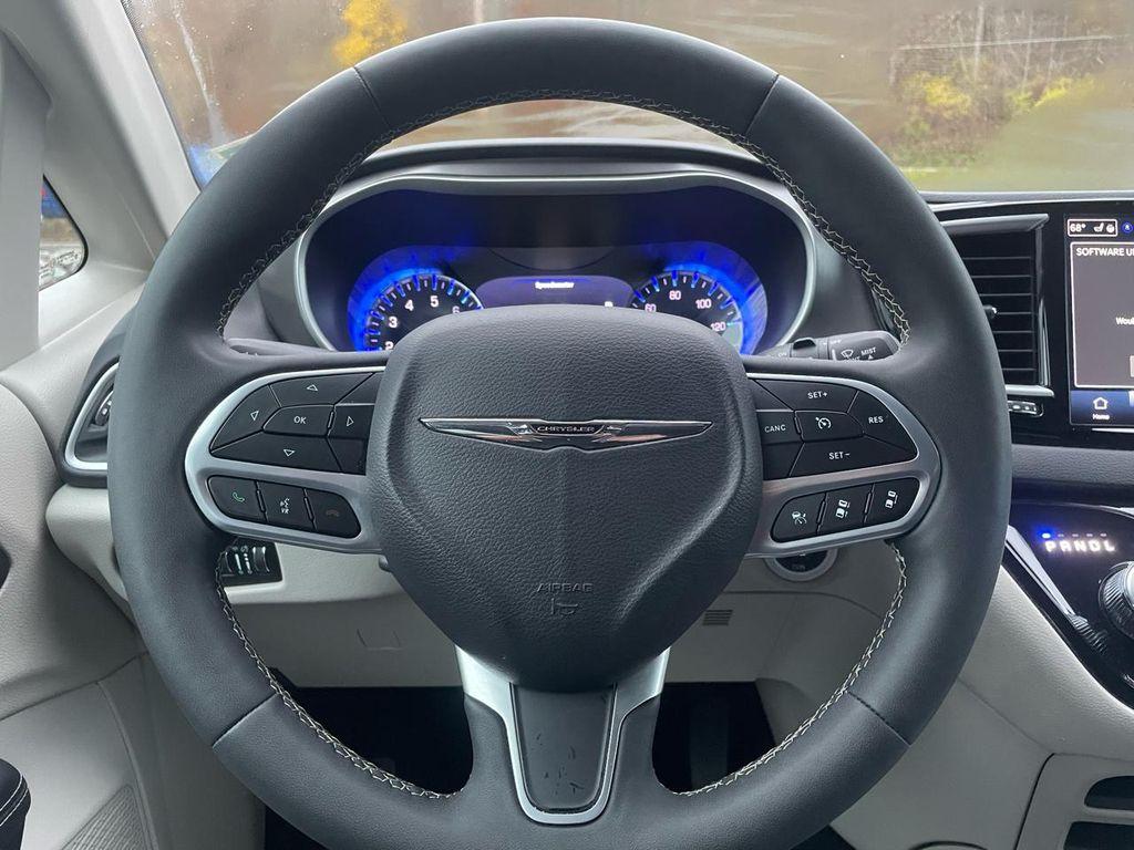 used 2024 Chrysler Pacifica car, priced at $30,975