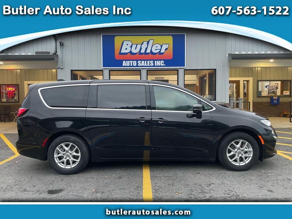 used 2024 Chrysler Pacifica car, priced at $30,975