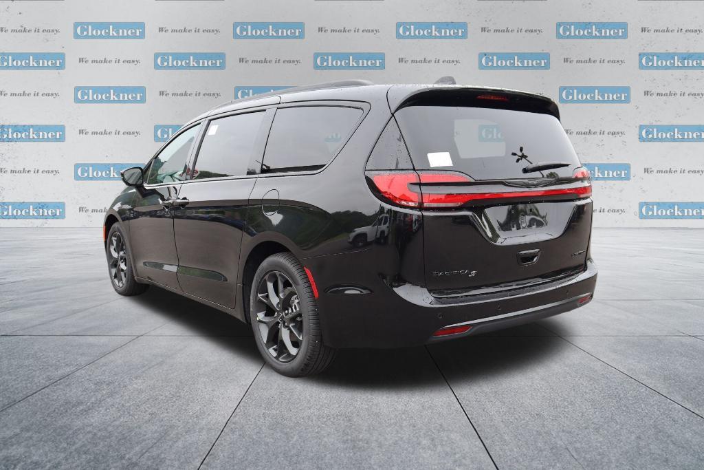 new 2024 Chrysler Pacifica car, priced at $52,526