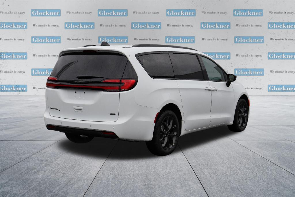 new 2024 Chrysler Pacifica car, priced at $44,386