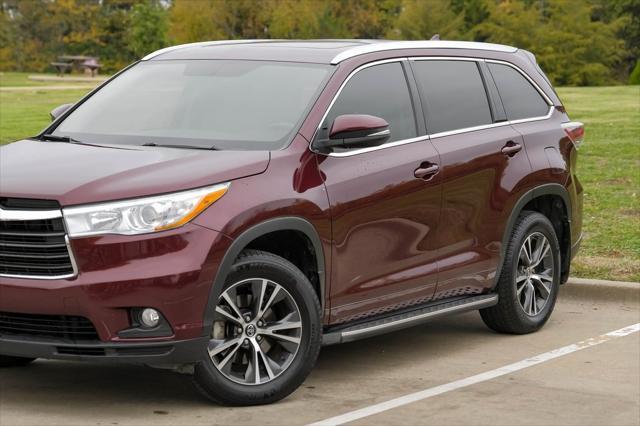 used 2016 Toyota Highlander car, priced at $18,749