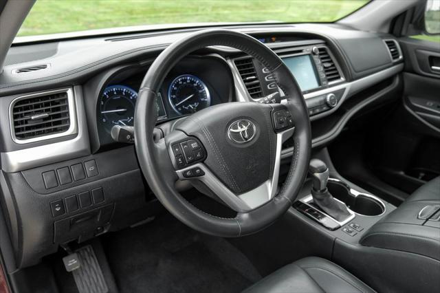 used 2016 Toyota Highlander car, priced at $18,749