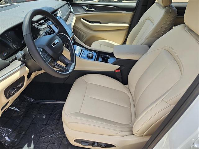 new 2025 Jeep Grand Cherokee car, priced at $40,286