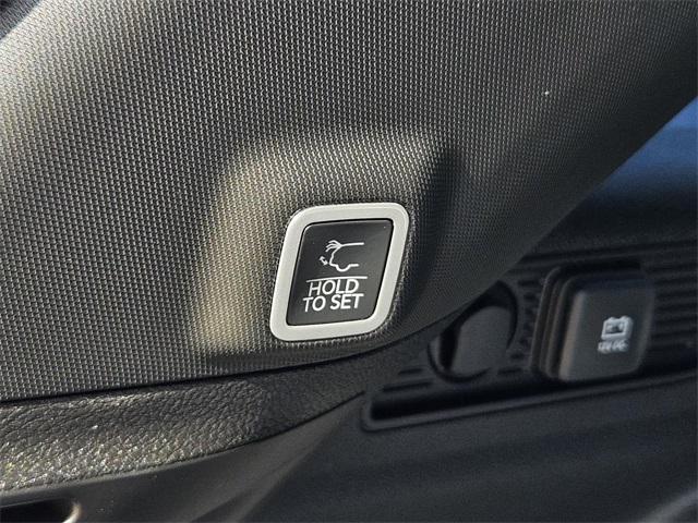 new 2025 Jeep Grand Cherokee car, priced at $39,780