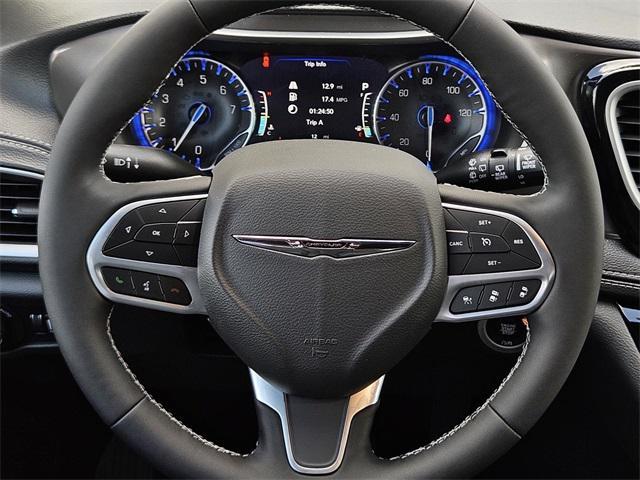 new 2025 Chrysler Pacifica car, priced at $43,032