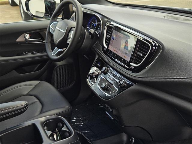 new 2025 Chrysler Pacifica car, priced at $43,032