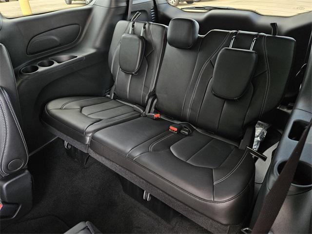 new 2025 Chrysler Pacifica car, priced at $43,032
