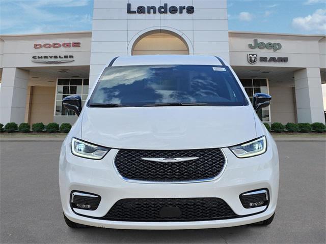 new 2025 Chrysler Pacifica car, priced at $43,032