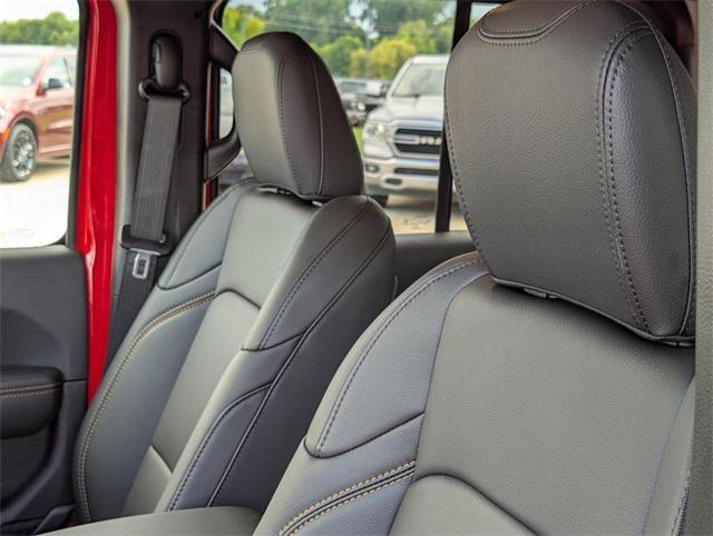 new 2025 Jeep Gladiator car, priced at $45,935