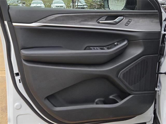 new 2025 Jeep Grand Cherokee L car, priced at $40,900