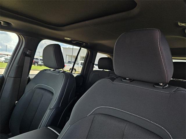 new 2025 Jeep Grand Cherokee car, priced at $38,125