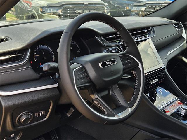 new 2025 Jeep Grand Cherokee car, priced at $38,125
