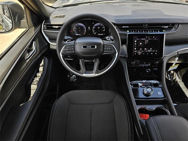 new 2025 Jeep Grand Cherokee car, priced at $38,125