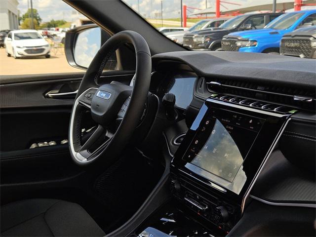 new 2025 Jeep Grand Cherokee car, priced at $38,125