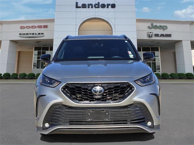 used 2021 Toyota Highlander car, priced at $28,708