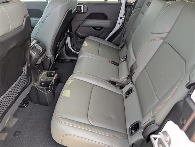 new 2025 Jeep Gladiator car, priced at $53,275