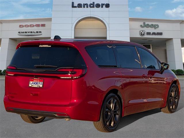 new 2026 Chrysler Pacifica car, priced at $47,785