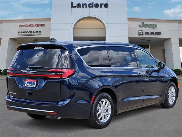 new 2025 Chrysler Pacifica car, priced at $43,527