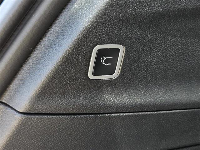 new 2025 Chrysler Pacifica car, priced at $43,527
