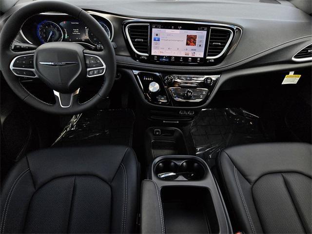 new 2025 Chrysler Pacifica car, priced at $43,527