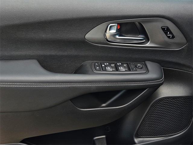 new 2025 Chrysler Pacifica car, priced at $43,527