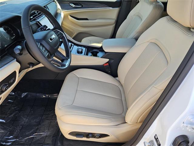 new 2025 Jeep Grand Cherokee car, priced at $46,840