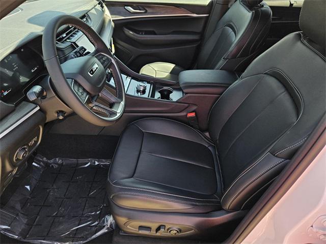 new 2025 Jeep Grand Cherokee car, priced at $48,815