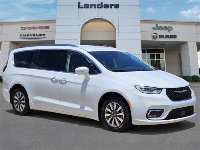 used 2021 Chrysler Pacifica Hybrid car, priced at $19,998