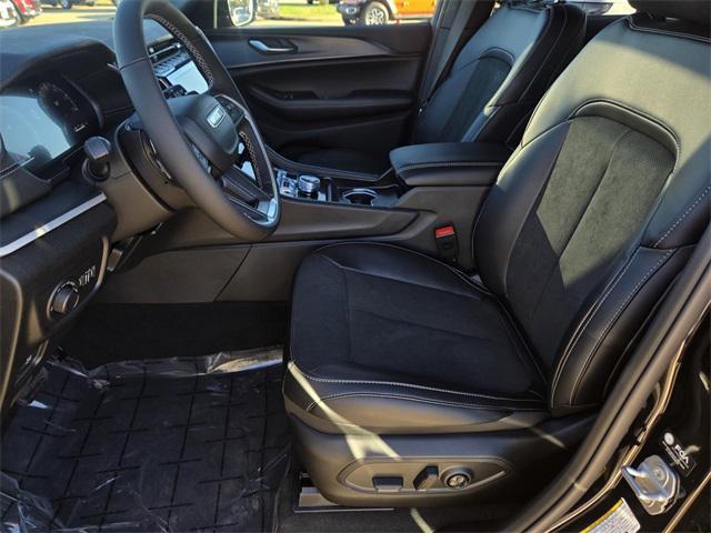 new 2025 Jeep Grand Cherokee car, priced at $44,730