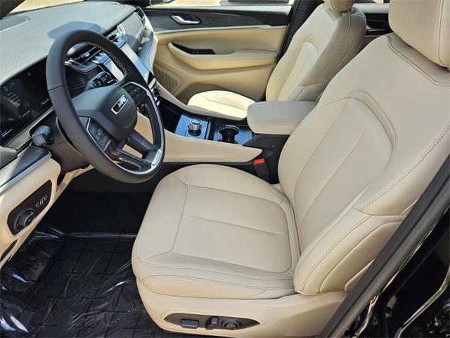 new 2025 Jeep Grand Cherokee car, priced at $48,010